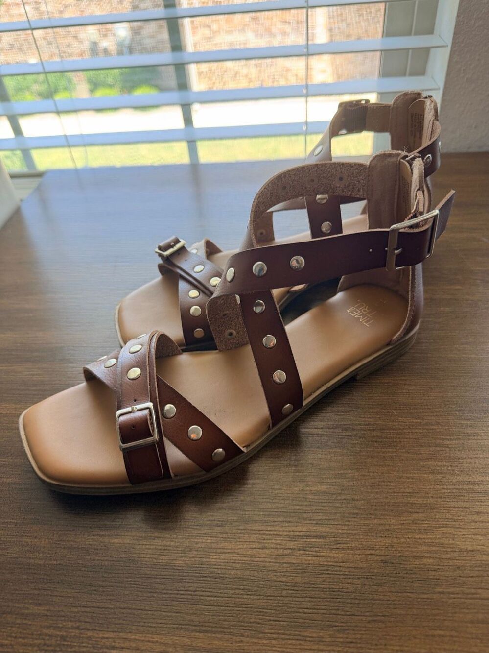 Time and Tru Size 9 Brown Strappy Gladiator Sandals Faux Leather - Picture 3 of 5